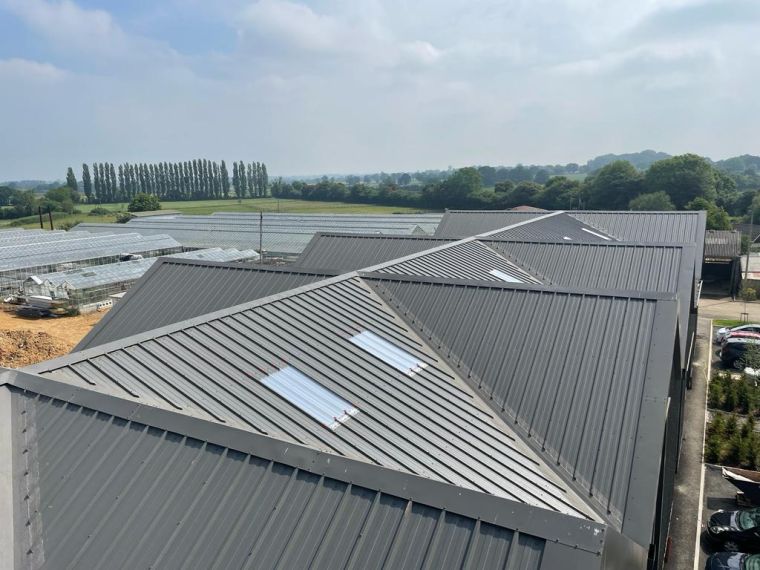 Steel roof on warehouse project build